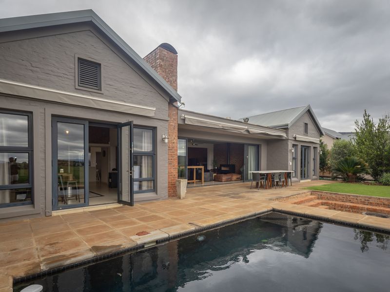 Modern Designer Home Boasting Exceptional Views and Lifestyle Comfort - Photo 9