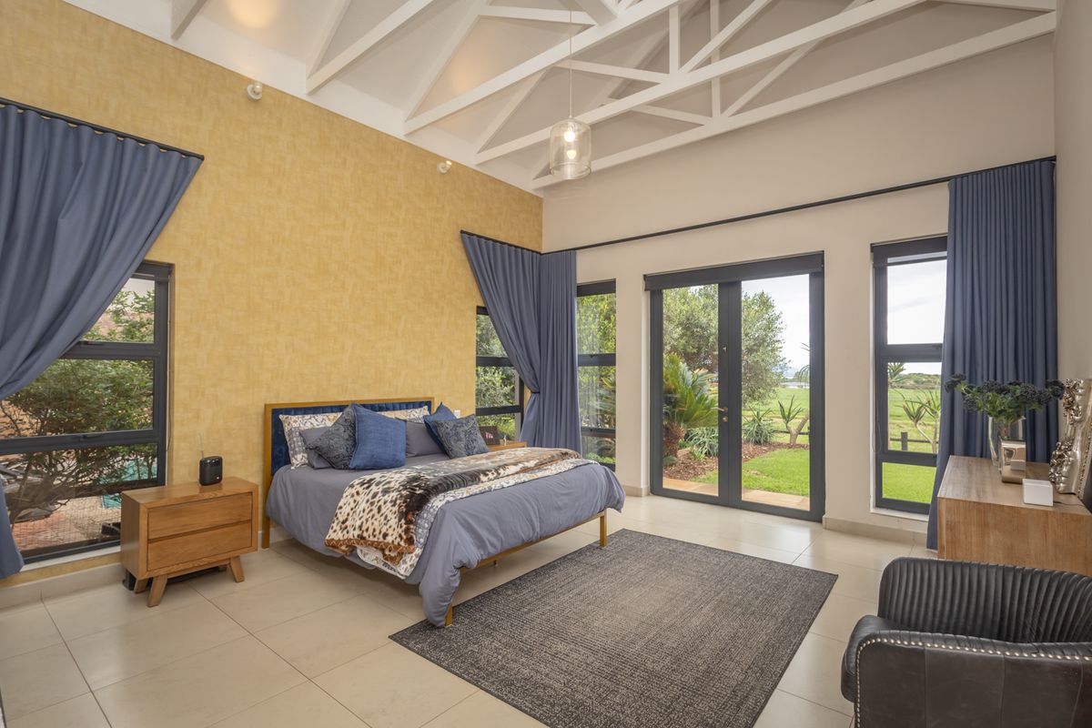 Modern Designer Home Boasting Exceptional Views and Lifestyle Comfort - Photo 3