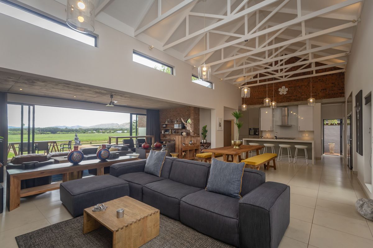 Modern Designer Home Boasting Exceptional Views and Lifestyle Comfort - Photo 5