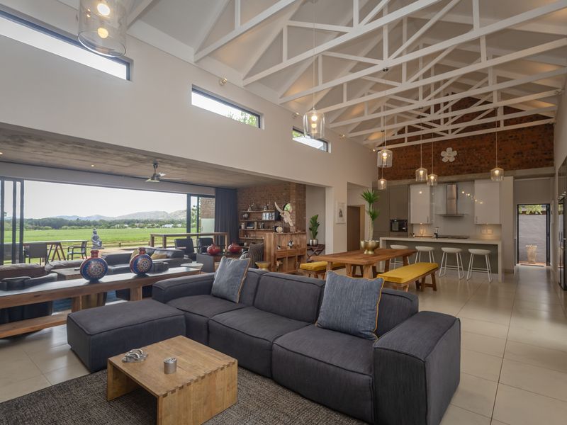 Modern Designer Home Boasting Exceptional Views and Lifestyle Comfort - Photo 5