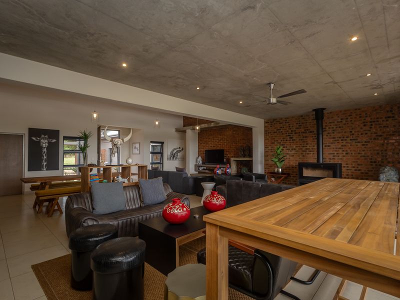 Modern Designer Home Boasting Exceptional Views and Lifestyle Comfort - Photo 10