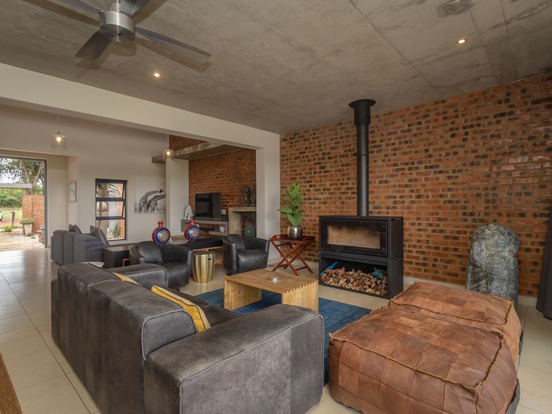 Modern Designer Home Boasting Exceptional Views and Lifestyle Comfort - Photo 6