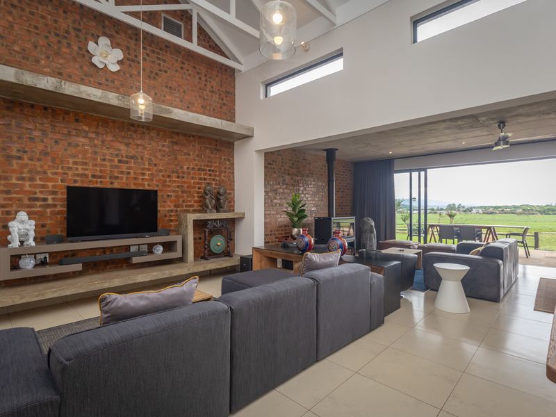 Modern Designer Home Boasting Exceptional Views and Lifestyle Comfort - Photo 7