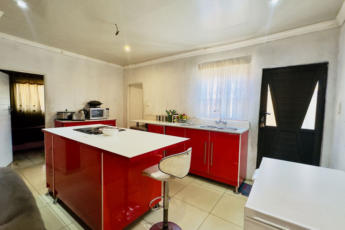 Neat Family Home In Tsakane - Photo 2