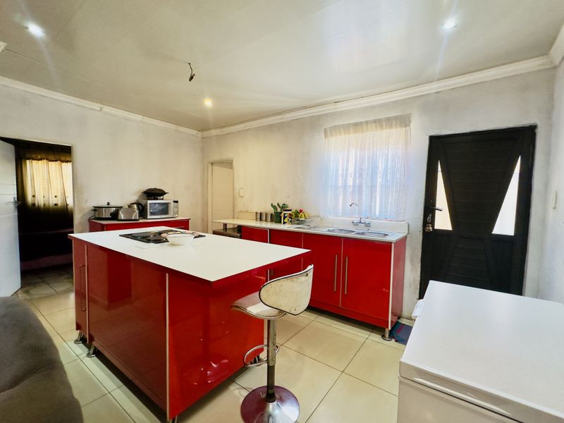 Neat Family Home In Tsakane - Photo 2