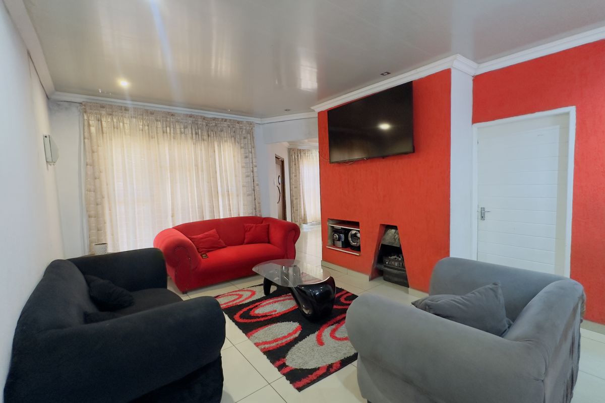 Neat Family Home In Tsakane - Photo 5