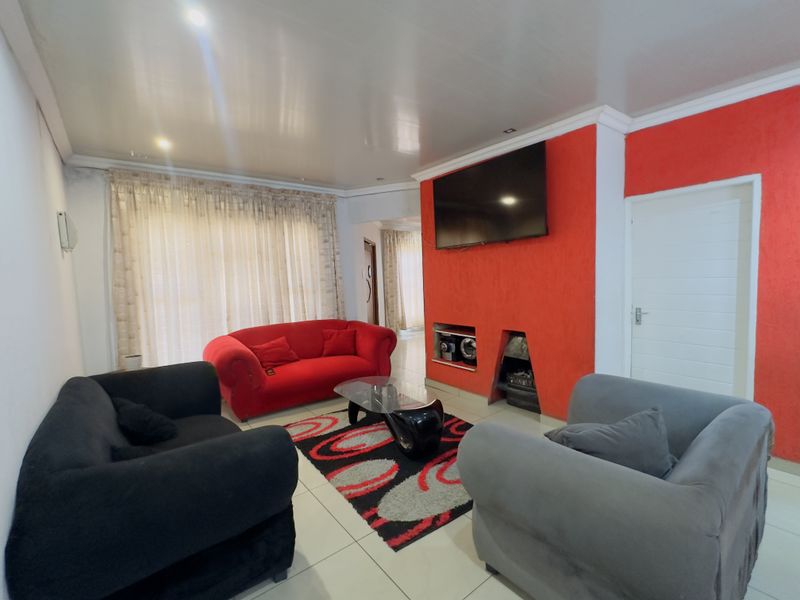 Neat Family Home In Tsakane - Photo 5