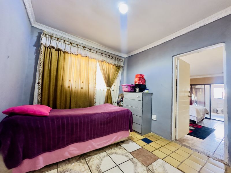 Neat Family Home In Tsakane - Photo 10