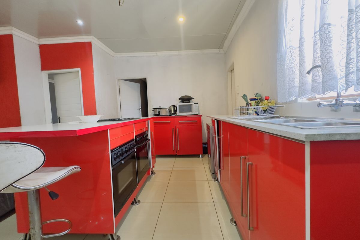 Neat Family Home In Tsakane - Photo 3