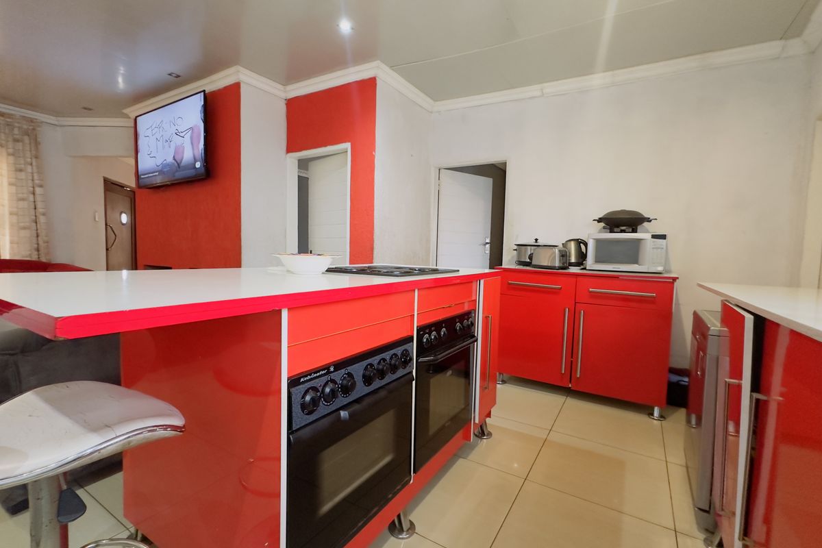 Neat Family Home In Tsakane - Photo 4