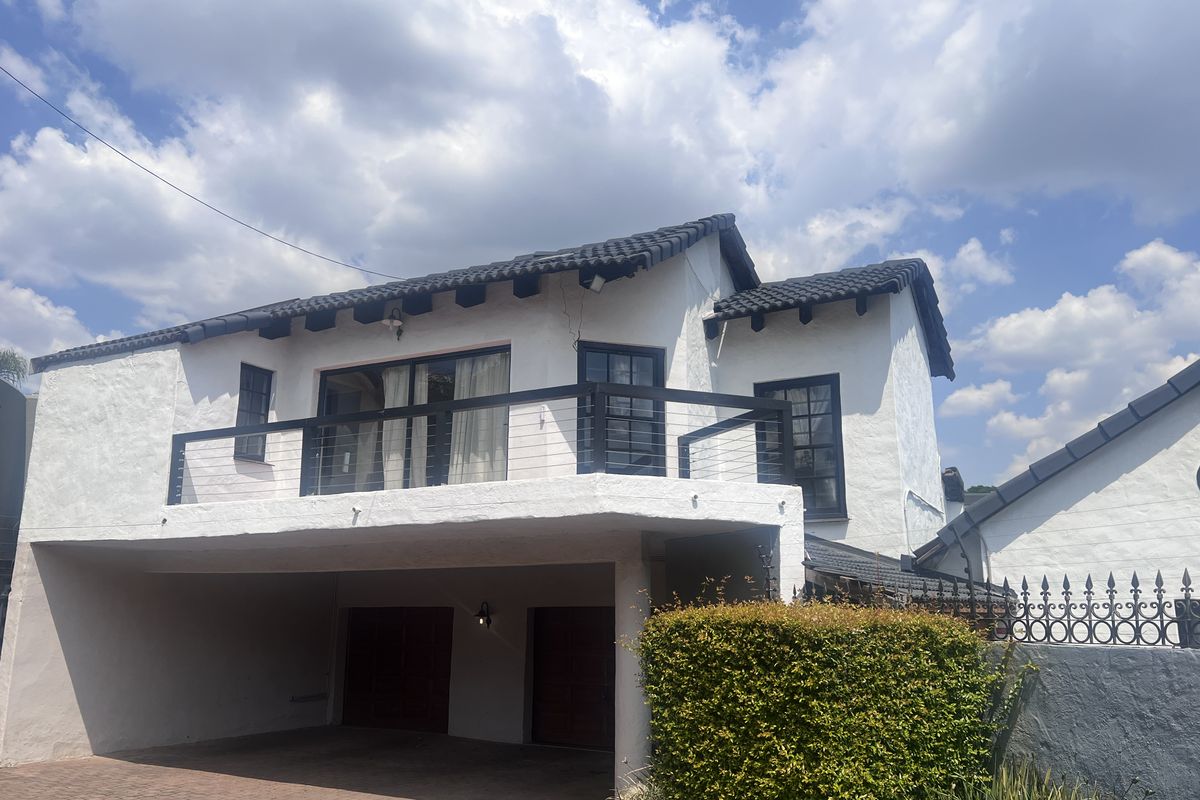 Something different with endless potential for sale in Waterkloof Ridge - Photo 2