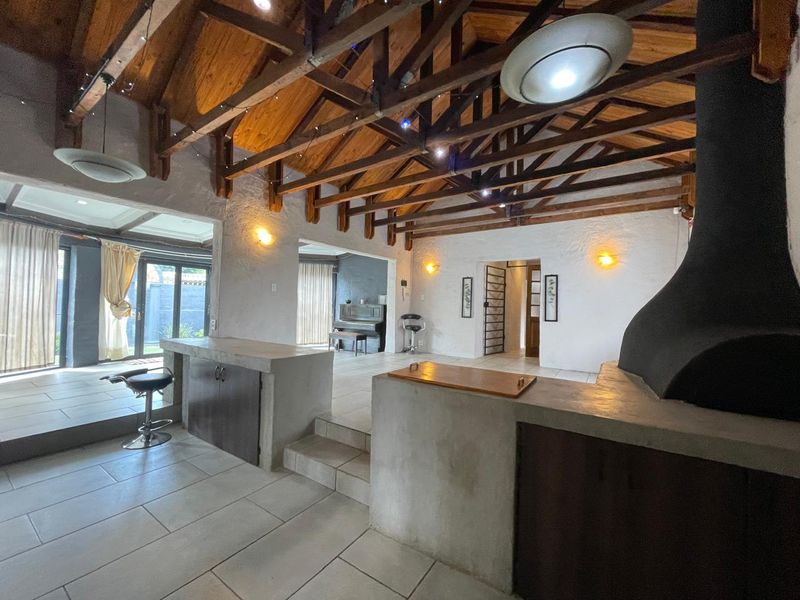 Something different with endless potential for sale in Waterkloof Ridge - Photo 7