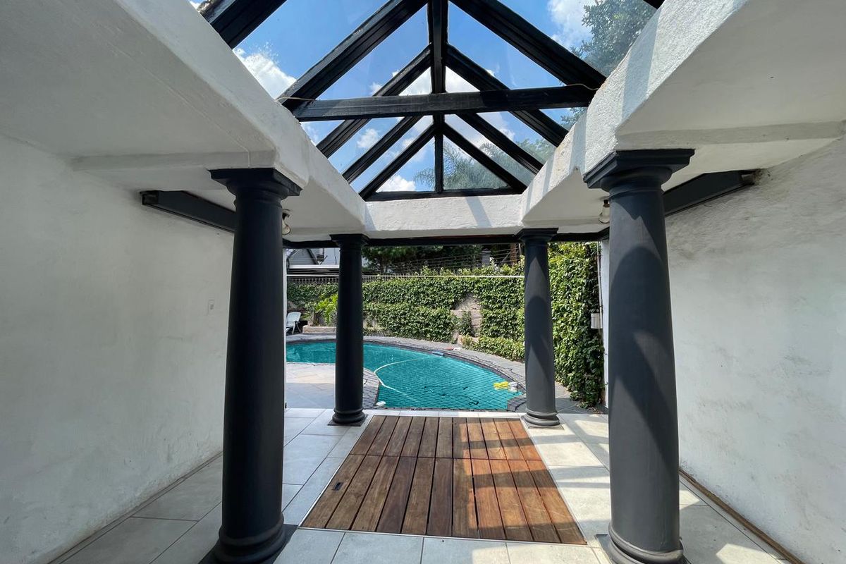 Something different with endless potential for sale in Waterkloof Ridge - Photo 5