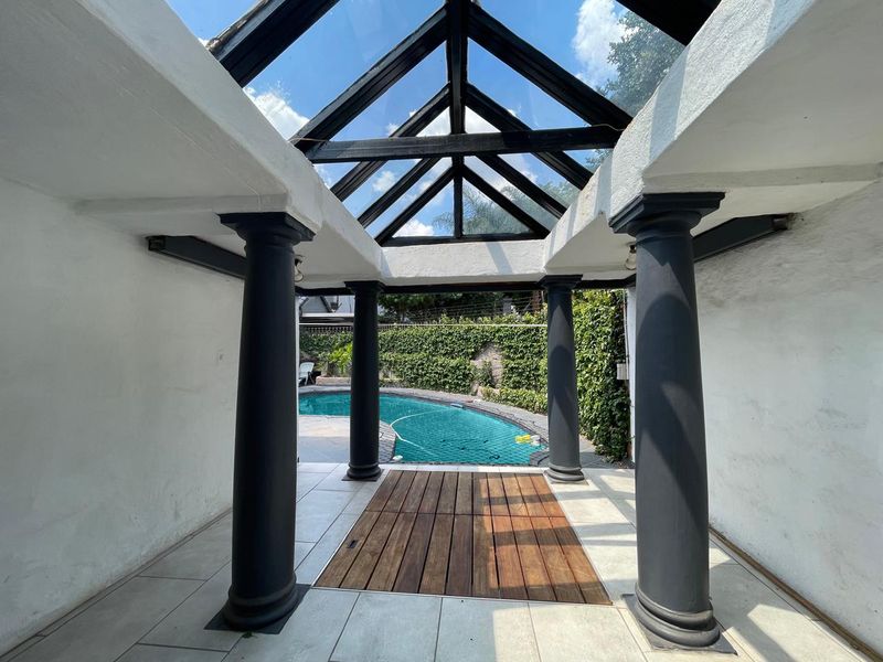 Something different with endless potential for sale in Waterkloof Ridge - Photo 5