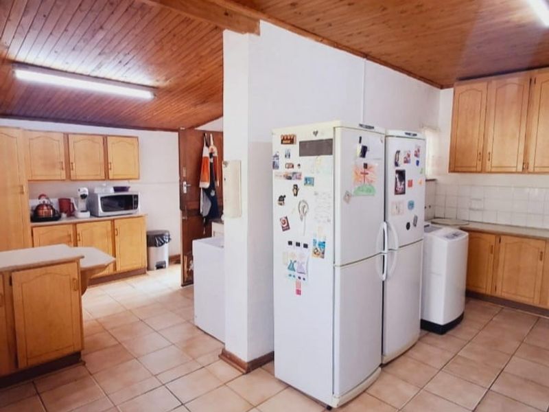 4 Bedroom House for Sale in Sasolburg Ext 12 - Photo 5