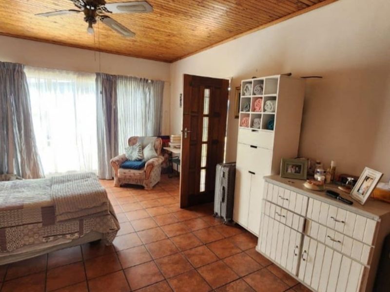 4 Bedroom House for Sale in Sasolburg Ext 12 - Photo 10