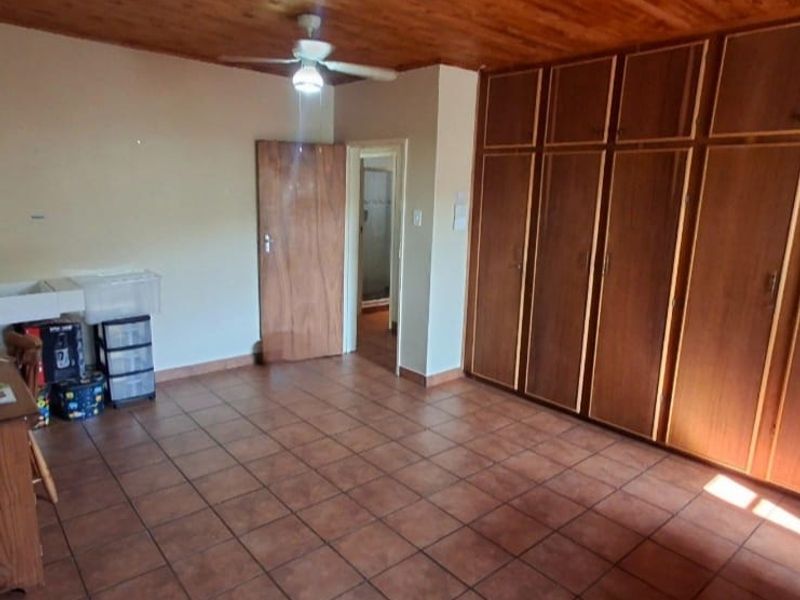 4 Bedroom House for Sale in Sasolburg Ext 12 - Photo 9