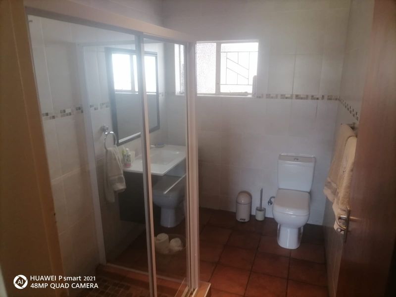 4 Bedroom House for Sale in Sasolburg Ext 12 - Photo 8