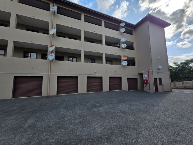 Convenient Living in a Secure Complex - Photo 3