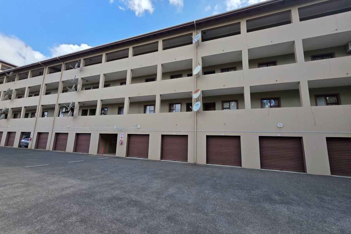 Convenient Living in a Secure Complex - Photo 2