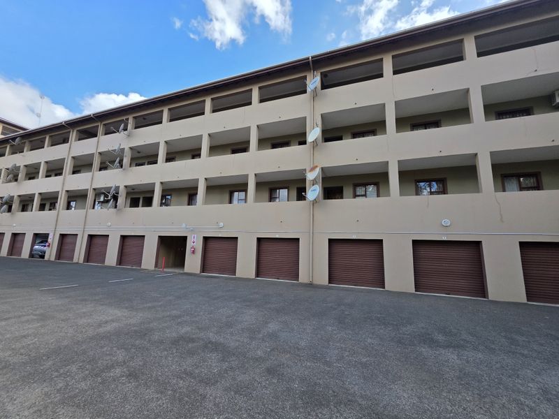 Convenient Living in a Secure Complex - Photo 2