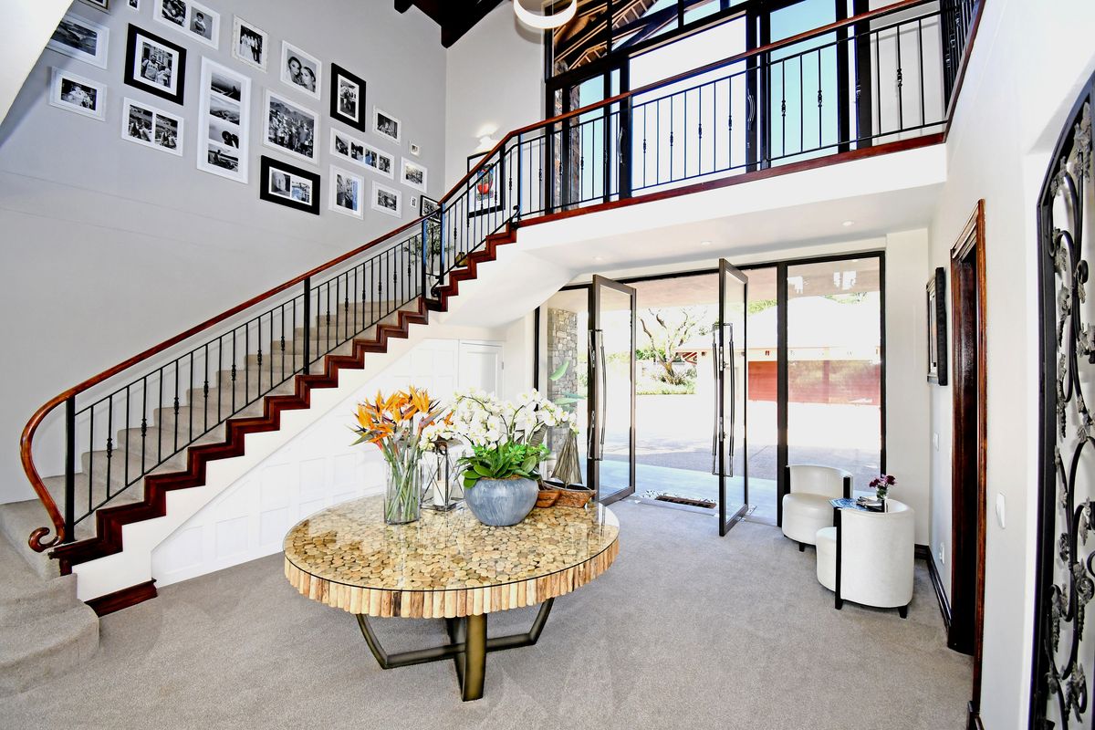 An Exceptional Country Retreat with a Charming Guest Cottage – Where Luxury Feels Like Home - Photo 5