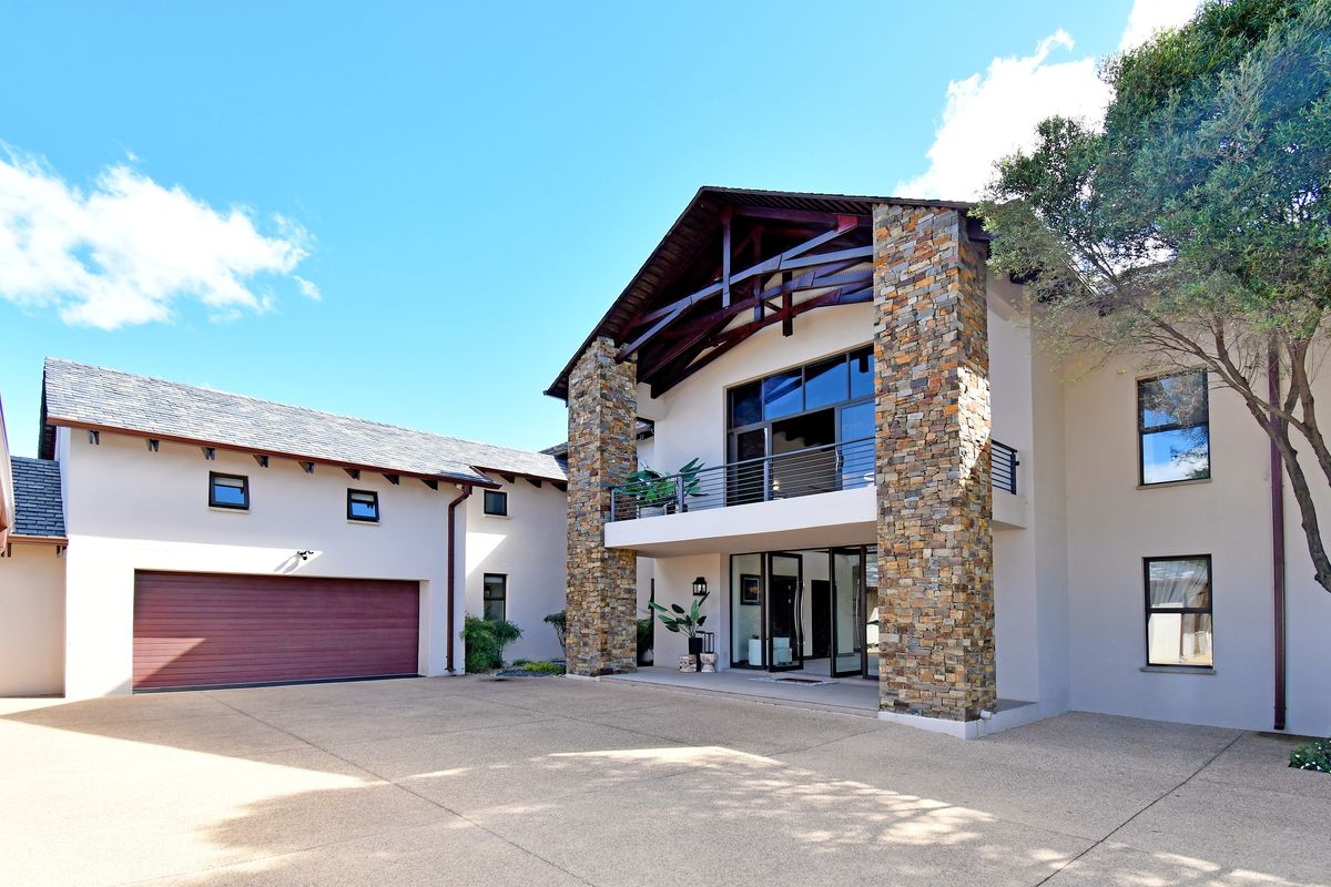 An Exceptional Country Retreat with a Charming Guest Cottage – Where Luxury Feels Like Home - Photo 2