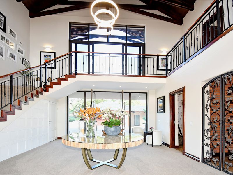 An Exceptional Country Retreat with a Charming Guest Cottage – Where Luxury Feels Like Home - Photo 4