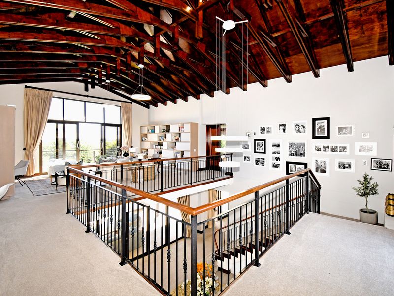 An Exceptional Country Retreat with a Charming Guest Cottage – Where Luxury Feels Like Home - Photo 10