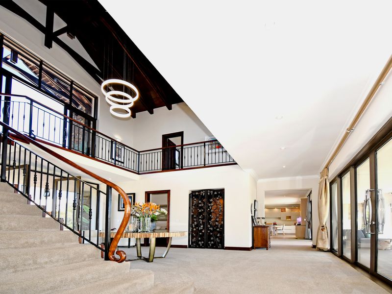 An Exceptional Country Retreat with a Charming Guest Cottage – Where Luxury Feels Like Home - Photo 7