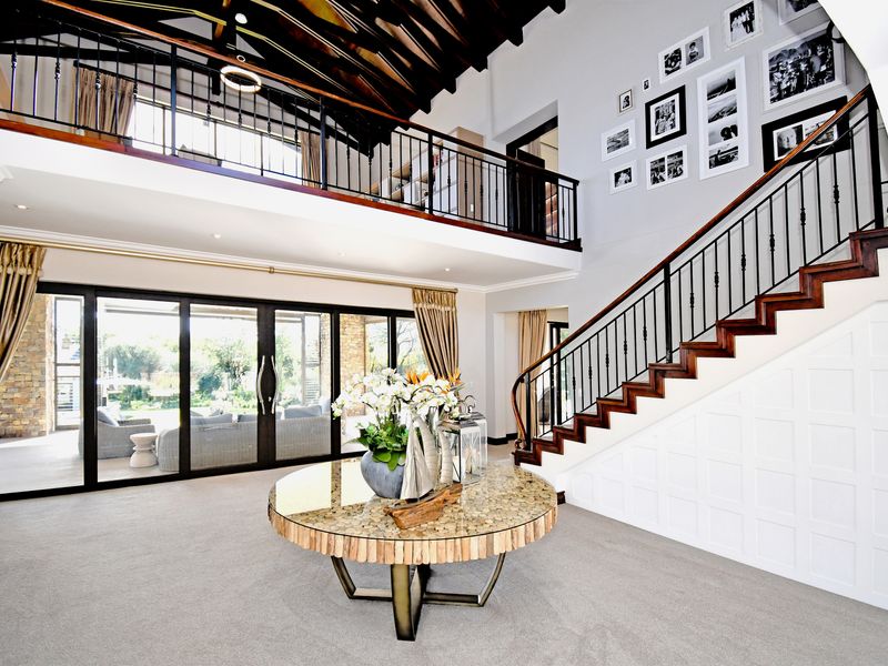 An Exceptional Country Retreat with a Charming Guest Cottage – Where Luxury Feels Like Home - Photo 6