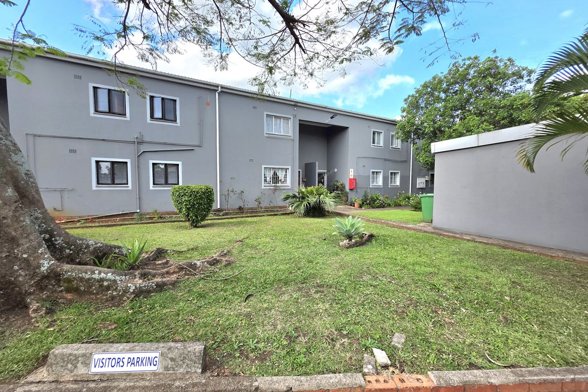 Neat 2 Bedroom Duplex in a Secure Complex - Photo 3