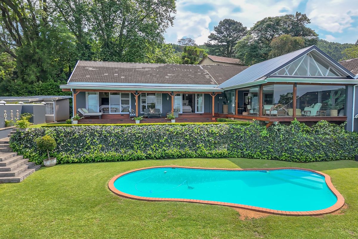 Gorgeous and Gracious - Photo 2