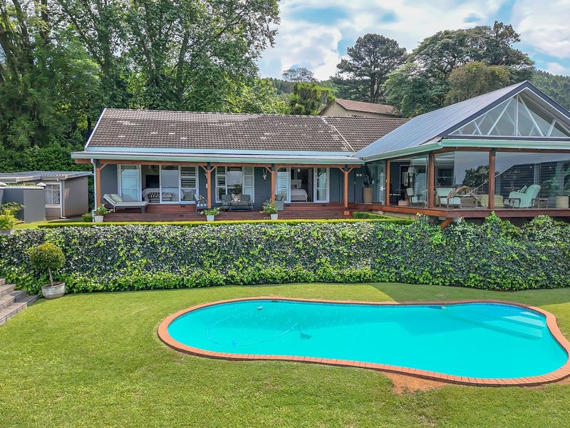 Gorgeous and Gracious - Photo 2