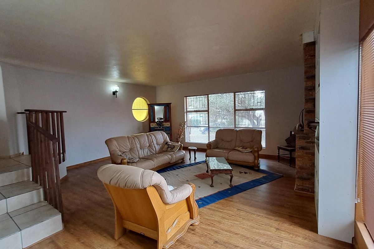 Nature-Lovers’ Family Haven on the Suikerbos Ridge - Photo 3