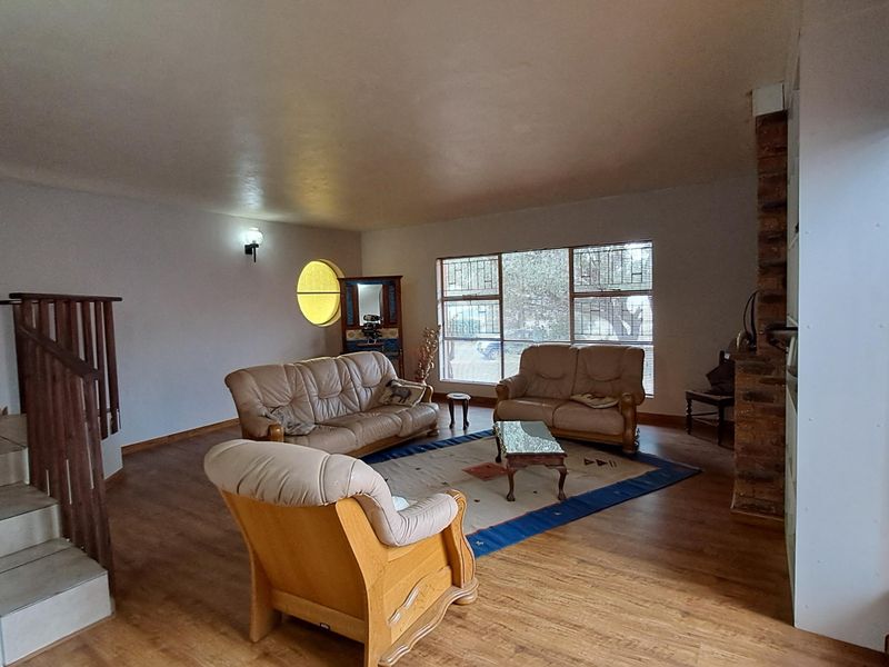 Nature-Lovers’ Family Haven on the Suikerbos Ridge - Photo 3