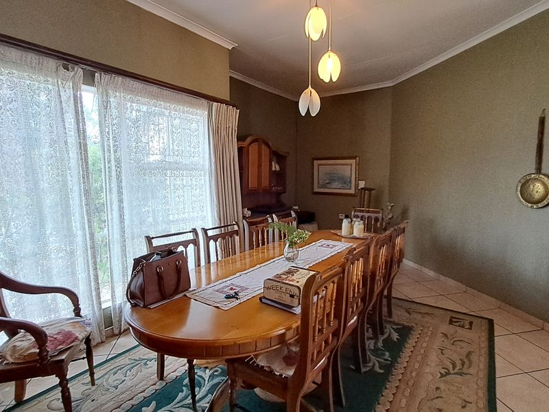 Nature-Lovers’ Family Haven on the Suikerbos Ridge - Photo 5