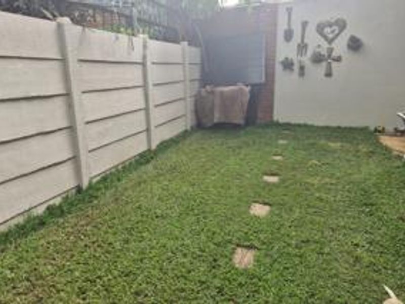 Neat & Spacious Townhouse in a Popular, Well-Located Area - Photo 9