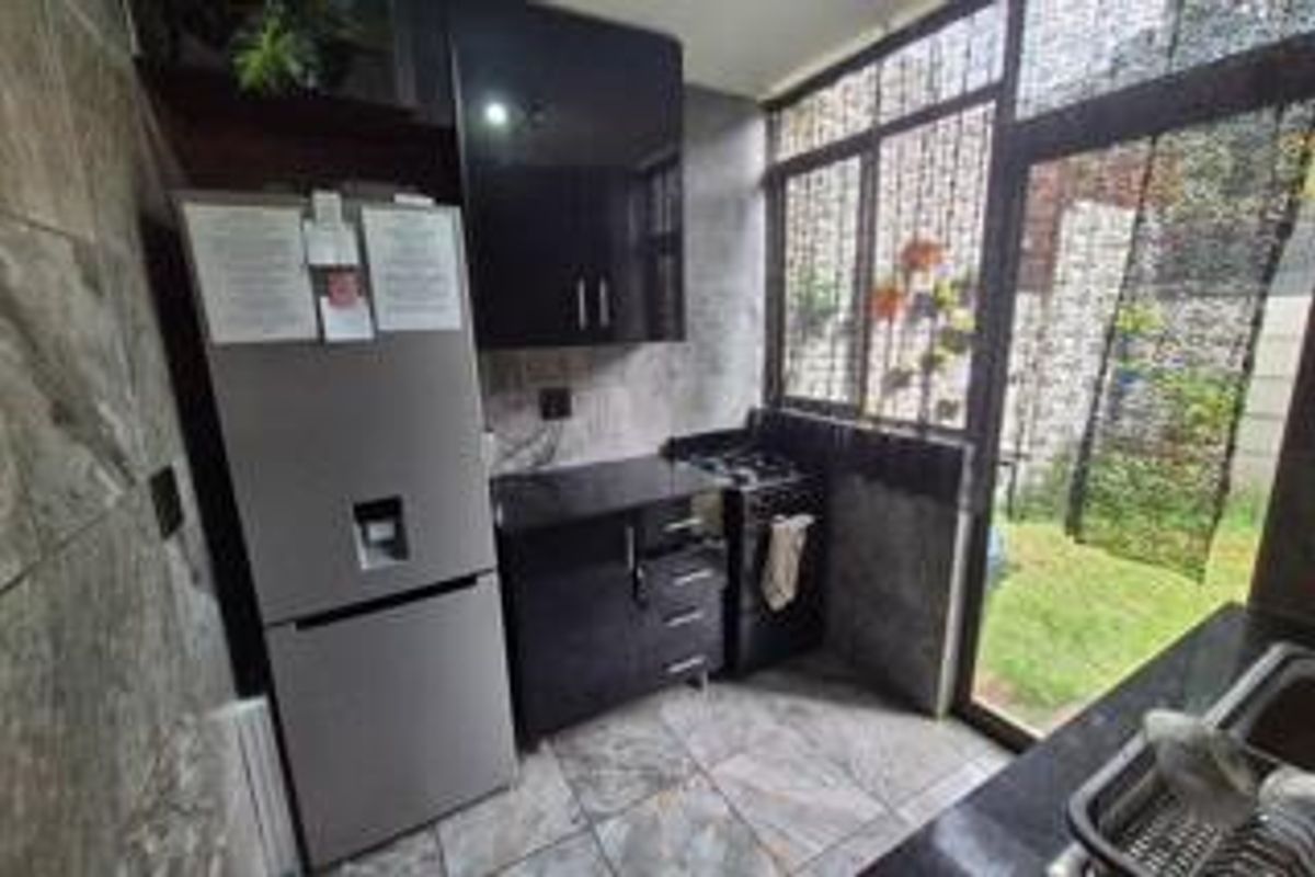 Neat & Spacious Townhouse in a Popular, Well-Located Area - Photo 3