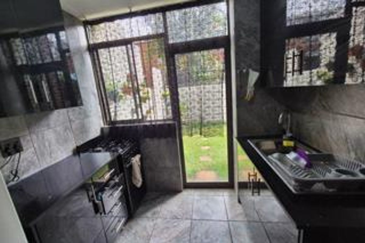 Neat & Spacious Townhouse in a Popular, Well-Located Area - Photo 4