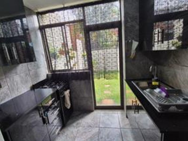 Neat & Spacious Townhouse in a Popular, Well-Located Area - Photo 4