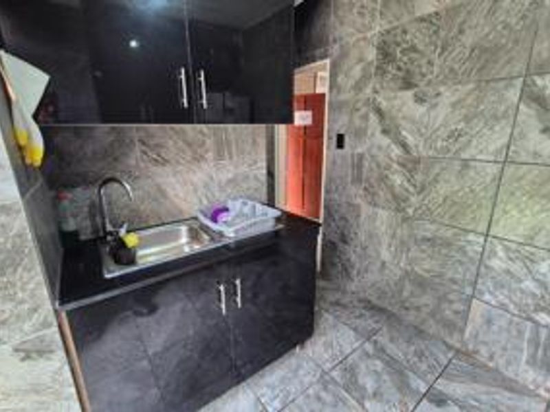 Neat & Spacious Townhouse in a Popular, Well-Located Area - Photo 5