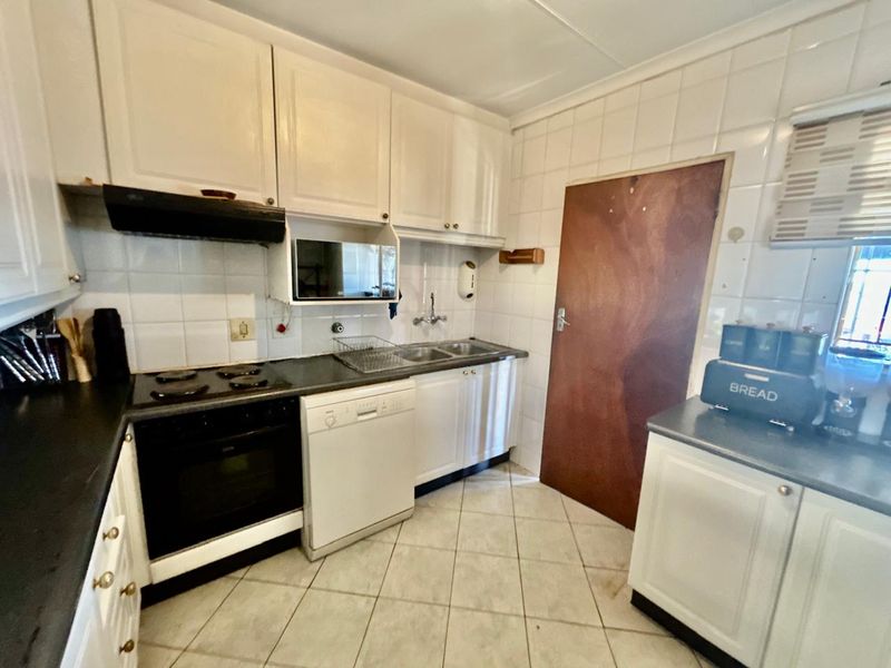 4 Bedroom Townhouse with Income-Generating Cottage | Walking Distance to Halfway House Primary - Photo 4