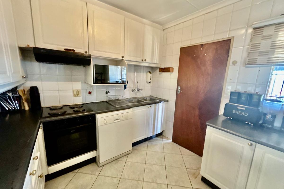 4 Bedroom Townhouse with Income-Generating Cottage | Walking Distance to Halfway House Primary - Photo 4