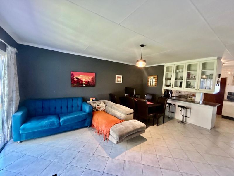 4 Bedroom Townhouse with Income-Generating Cottage | Walking Distance to Halfway House Primary - Photo 6