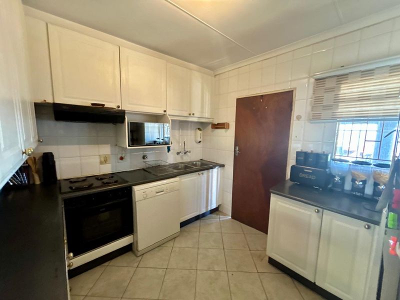 4 Bedroom Townhouse with Income-Generating Cottage | Walking Distance to Halfway House Primary - Photo 5