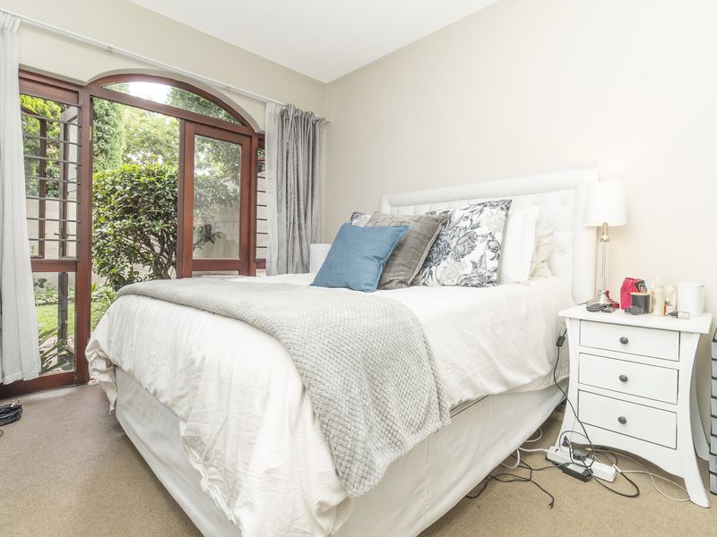 Stunning One Bedroom Tuscan garden unit! - Photo 8