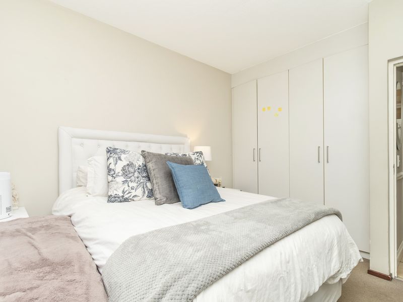 Stunning One Bedroom Tuscan garden unit! - Photo 9