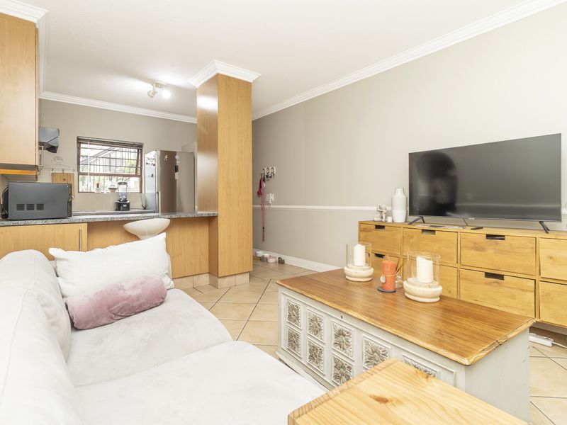 Stunning One Bedroom Tuscan garden unit! - Photo 6