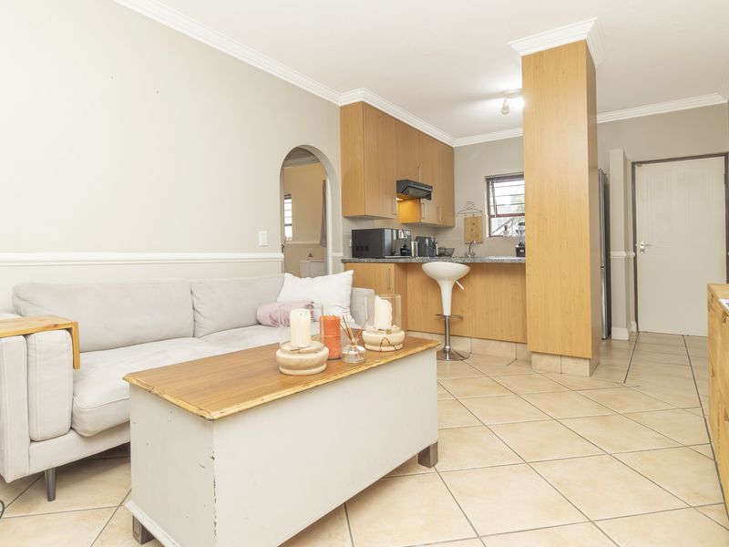 Stunning One Bedroom Tuscan garden unit! - Photo 5